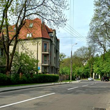 Івана Франка вул., 137