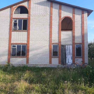Диканька . Будинок без внутрішніх робіт з якісних матеріалів в центрі