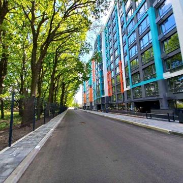 Продам 2 кімнатну квартиру з ремонтом та кухнею , новобудова