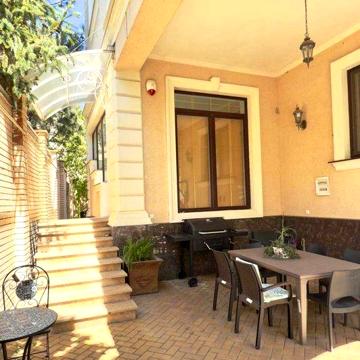 Аренда дома Французский бульвар, 300 м², подвал, гараж 2 авто, бассейн