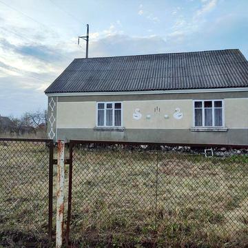 Будинок 5 км від міста Рівне - 38000 Дол США