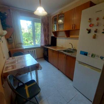 Сдам 1ком Королева 50/ остановка Магазин. 3этаж. Можно питомец