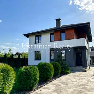 Продаж будинку з ландшафтним дизайном у Козині