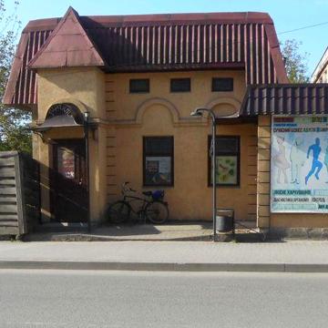 В центрі м.Броди зі земельною ділянкою