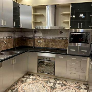 Славутич метро 8 мин пеша,Малоземельная ул,3х этажный дом-600м2