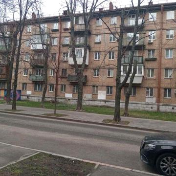 Продаж 5/6 частини 1 к.квартири Єреванська 4, площа Космонавтів