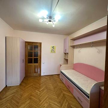 Срібнокільська 1/2, велика 3к квартира, Позняки