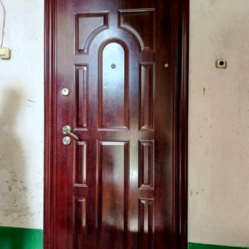 Продається 2-кімнатна квартира, знаходиться по пр. Будівельників 32