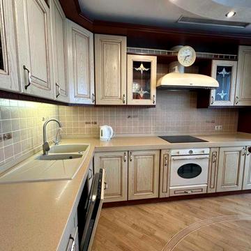 Срібнокільська 1, простора 4к квартира, м. Позняки 7хв пішки !