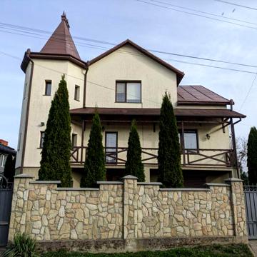 Продаж приватного будинку з ремонтом м. Тисмениця