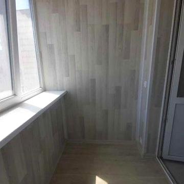 Двокімнатна квартира в центрі міста під новий ремонт.