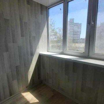 Двокімнатна квартира в центрі міста під новий ремонт.