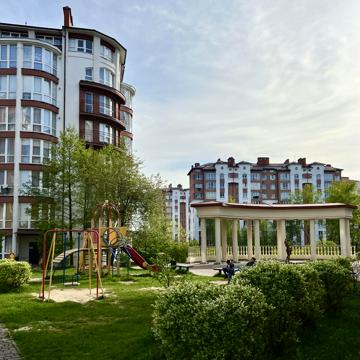 Двірська, 14