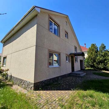 Продаж 4к Дім Горіхова вулиця