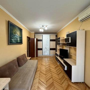 Святотроїцька вул., 23