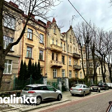 Євгена Коновальця вул. (), 38
