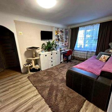 Продам 2км квартира з Свіжим Ремонтом фактично центр ТЕРМІНОВО ТОРГ!