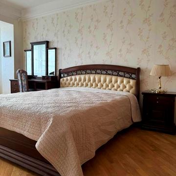 Микільсько-Ботанічна вул., 6/8