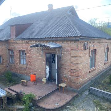 Два будинки біля автовокзалу