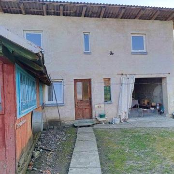 Продається будинок в затишному місці