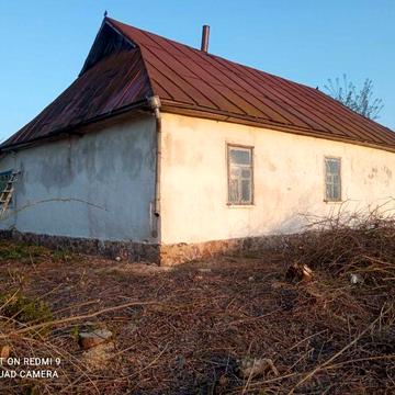 Дом с.Почуйки Попелянський р-н
