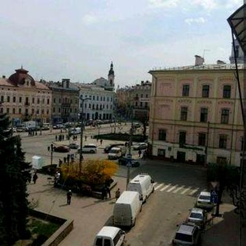 Квартира  2 х кімнатна,центральна площа