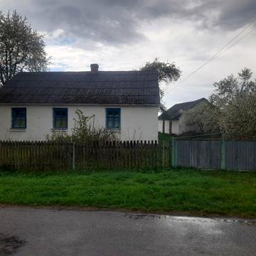 Продам хату село Головлі, Шепетівського р-ну.Хмельницьклї обл.