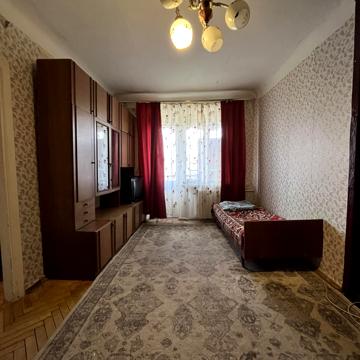 Єреванська вул., 25/1
