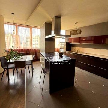 Продам 2 к.кв  - 82 м2, Центр, Жилстрой 2, Пр. Гагарина 43, Холидей