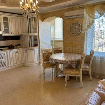 Продаж 3-к кв. в центрі Бучі. 95 м². Авторський ремонт. Без комісії