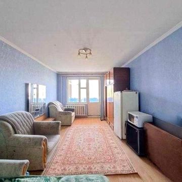 Продам 4-кімнатну квартиру в центрі Авангарду.