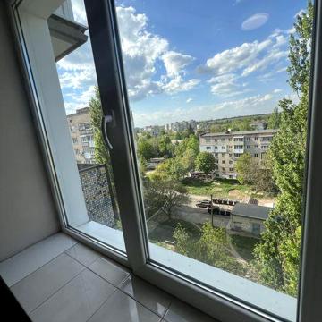 Продам 3 кім Корабельна 19