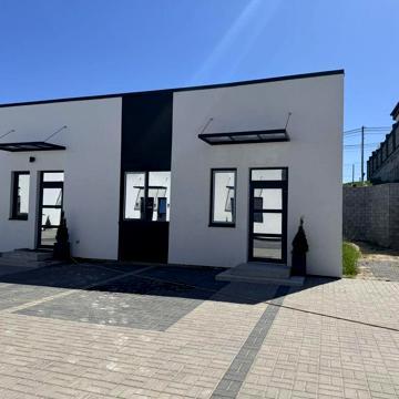 Продам кутовий котедж з міськими комунікаціями+ділянка 2,5 сот