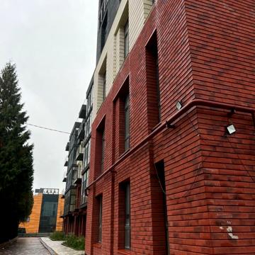 Генерала Тараса Чупринки вул. (), 130