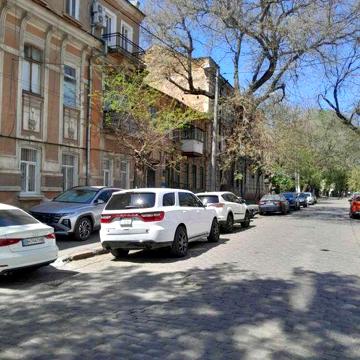 Продам 4 комнатную квартиру в центре.(127-075)