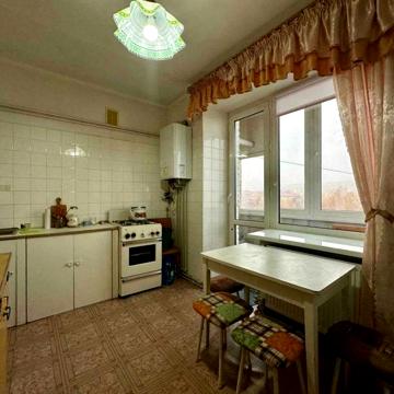 Богдана Хмельницького вул., 10