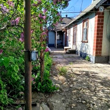 Продам дом в Александровке в центре поселка