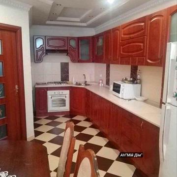 Продається гарний будинок з ремонтом поруч м.Берегове