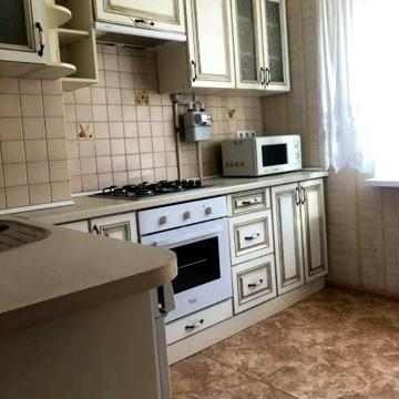 Академіка Корольова вул., 81/1