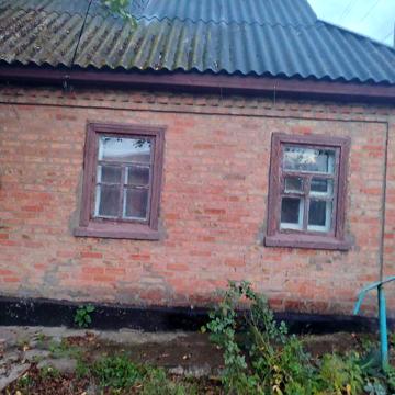Продам хату  ,до центру 10-15 хв.