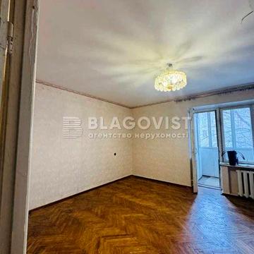 1-кімнатна в центрі Печерська! Під ремонт, 2 поверх | метро Арсенальна