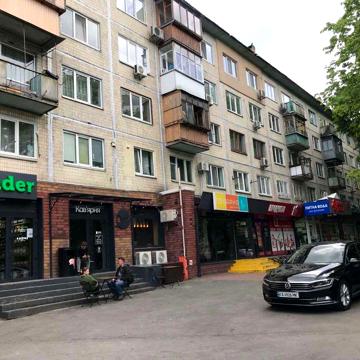2-к, вул. Ратушного (Волгоградська), 41. Парк