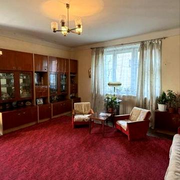 Продам простору великогабаритну квартиру в центрі міста