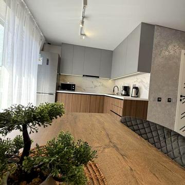 Стильна 2 рівнева квартира з ремонтом і меблями