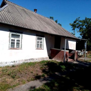 Продаю доглянуту хату(будинок) в с. Карапиші.Можна заїзджати та жити.