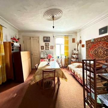 Продаж ч/б + 7 сот землі в центрі