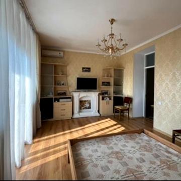 Соборний просп. (Леніна), 84