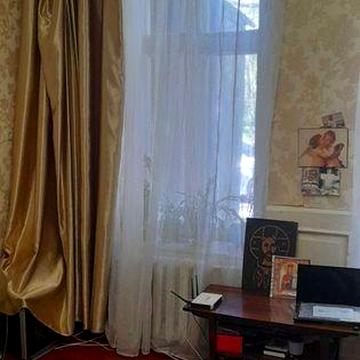 В продаже трехкомнатная квартира на Канатной.