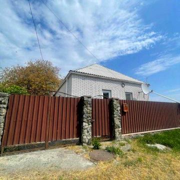 Продається гарний будинок в с.Пісківка.  9 соток землі. Без комісії.