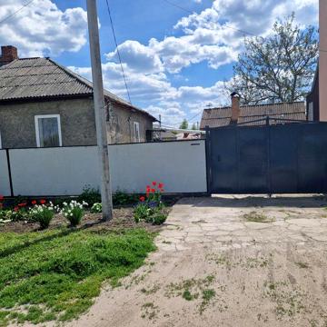 Продам пів будинку, окремий великий участок,район Кущівка